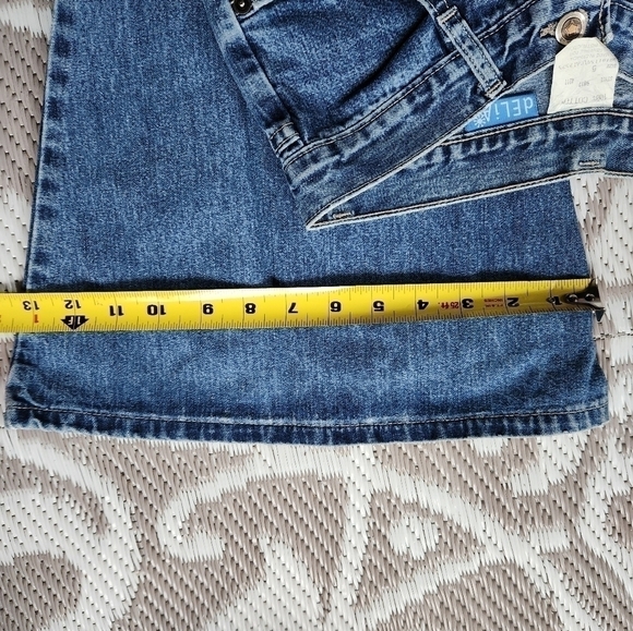 Delia flare leg jean - Picture 2 of 9